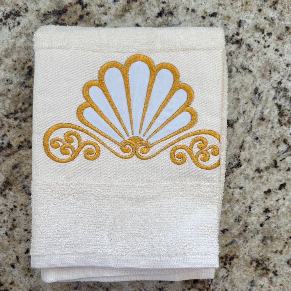 Coastal Gold Seashell Embroidered Hand Towel Set Guest Bath New Without Tags